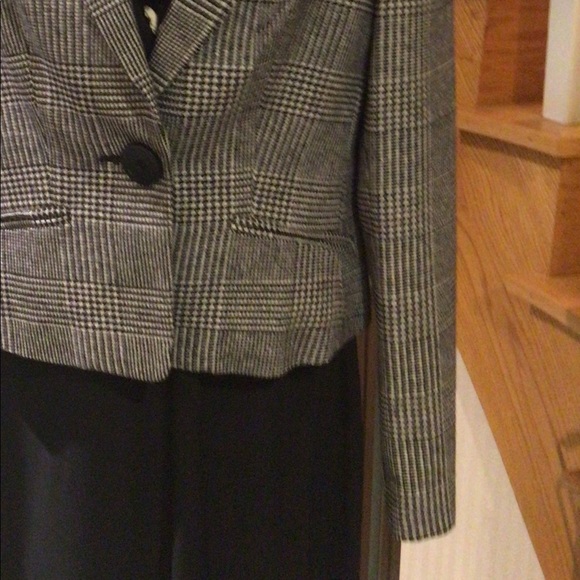 ⬇️Price Drop⬇️NWT black/white European flare blazer - Picture 3 of 5